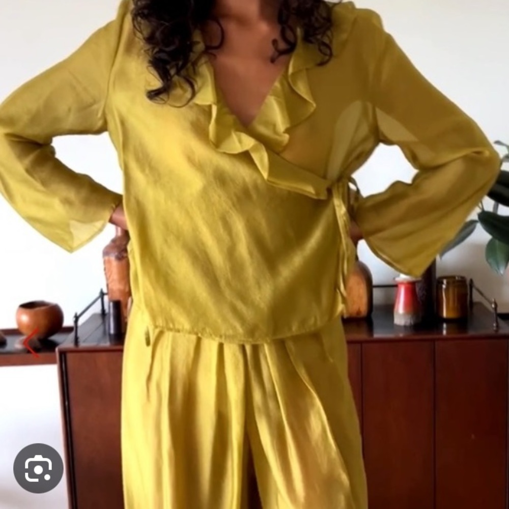 Lisa Says Gah Tilda Ruffle Top